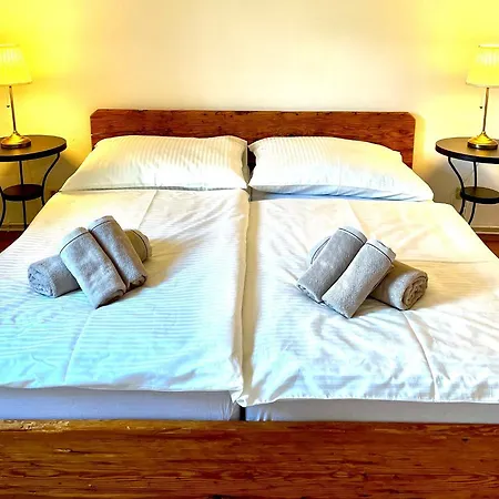 Moderne Hubert Neuper Im Zentrum Von 公寓 *