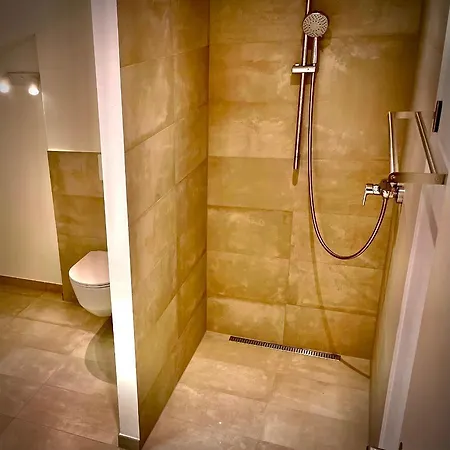 Moderne Hubert Neuper Im Zentrum Von *