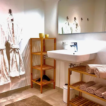 Moderne Hubert Neuper Im Zentrum Von Bad Mitterndorf