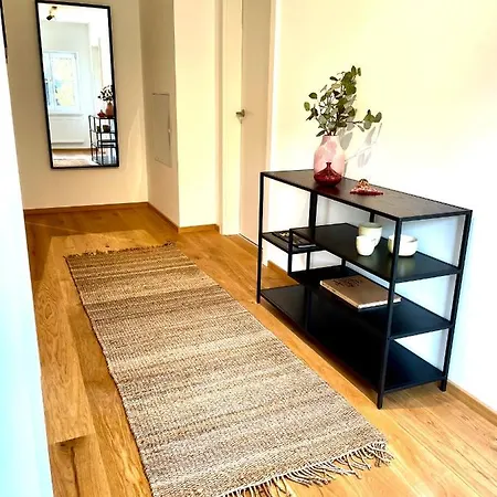 Moderne Hubert Neuper Im Zentrum Von Apartment