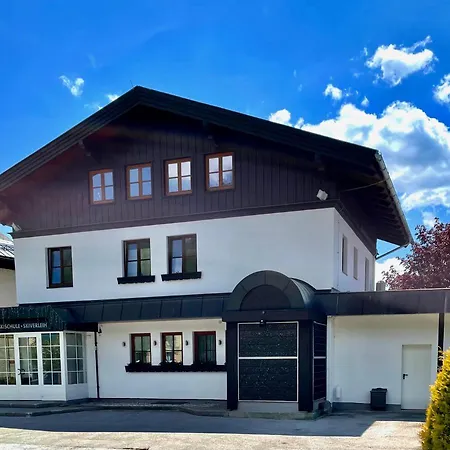 Moderne Hubert Neuper Im Zentrum Von