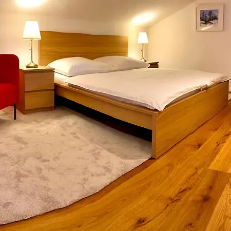 Moderne Hubert Neuper Im Zentrum Von