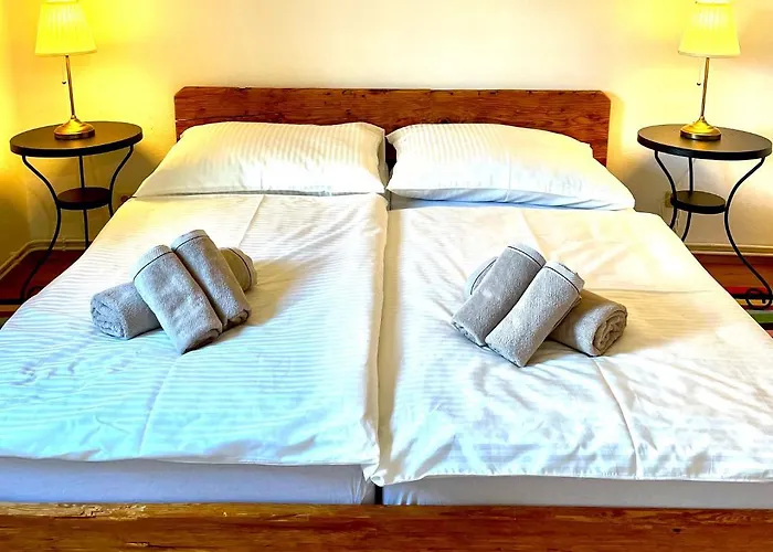 Moderne Hubert Neuper Im Zentrum Von Apartmán *