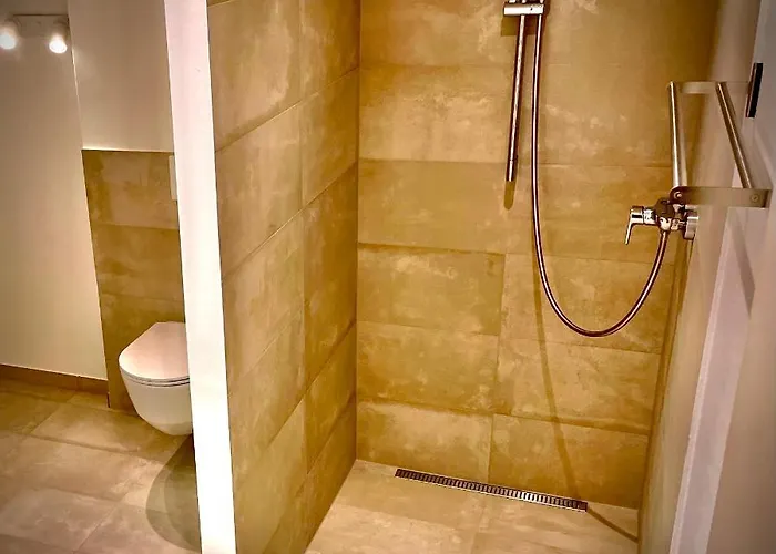 Moderne Hubert Neuper Im Zentrum Von *