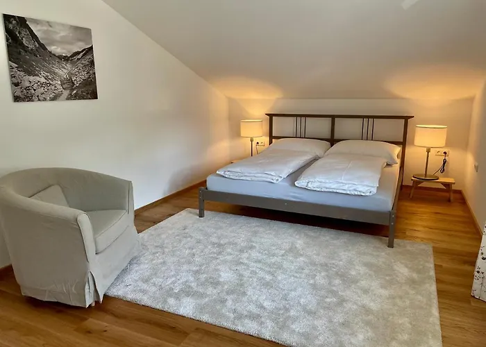 Moderne Hubert Neuper Im Zentrum Von